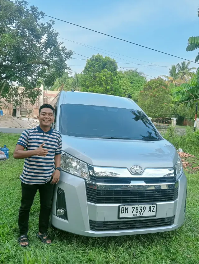Serah terima Toyota Hiace Premio kepada pelanggan Nadhira Rental Mobil Pekanbaru