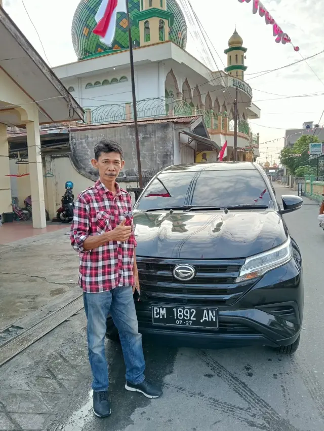 Serah terima Daihatsu Terios kepada pelanggan Nadhira Rental Mobil Pekanbaru