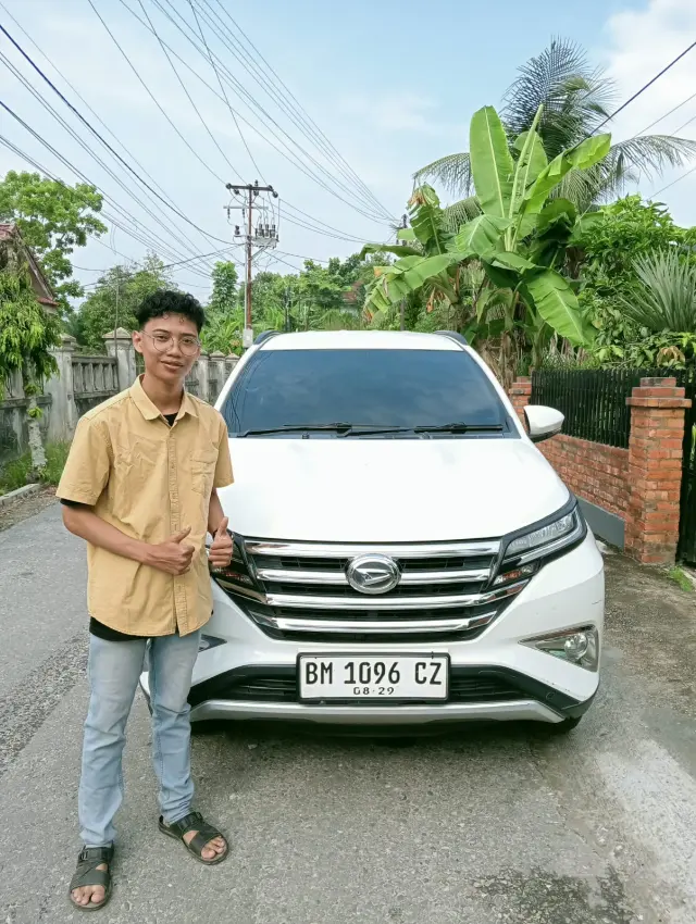 Serah terima Daihatsu Terios kepada pelanggan Nadhira Rental Mobil Pekanbaru