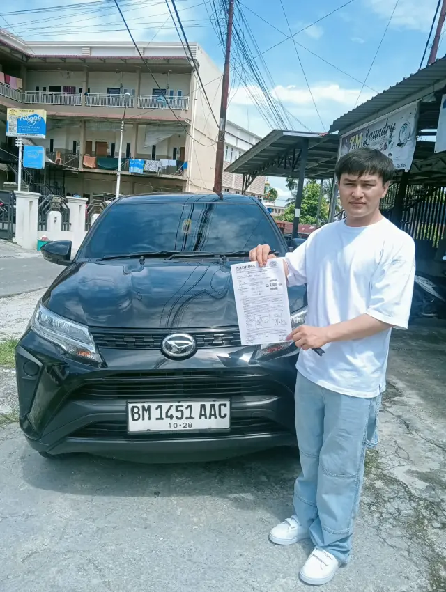 Serah terima Daihatsu Terios kepada pelanggan Nadhira Rental Mobil Pekanbaru