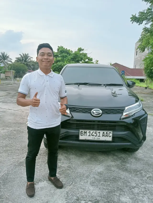 Serah terima Daihatsu Terios kepada pelanggan Nadhira Rental Mobil Pekanbaru