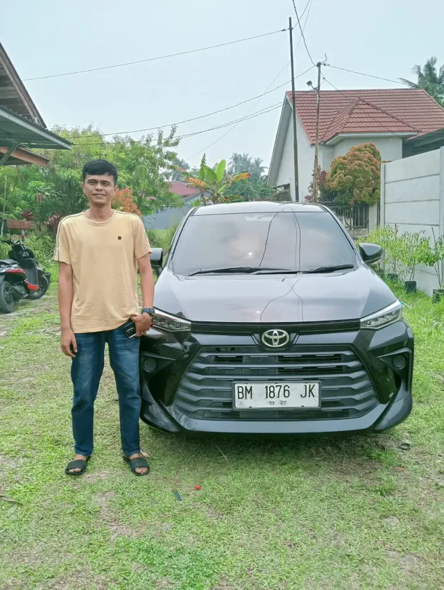 Serah terima Toyota Avanza kepada pelanggan Nadhira Rental Mobil Pekanbaru