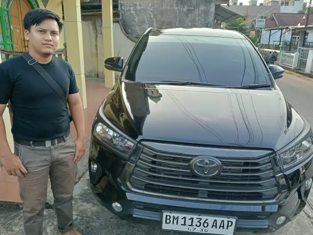 Serah terima Toyota Innova Reborn kepada pelanggan Nadhira Rental Mobil Pekanbaru