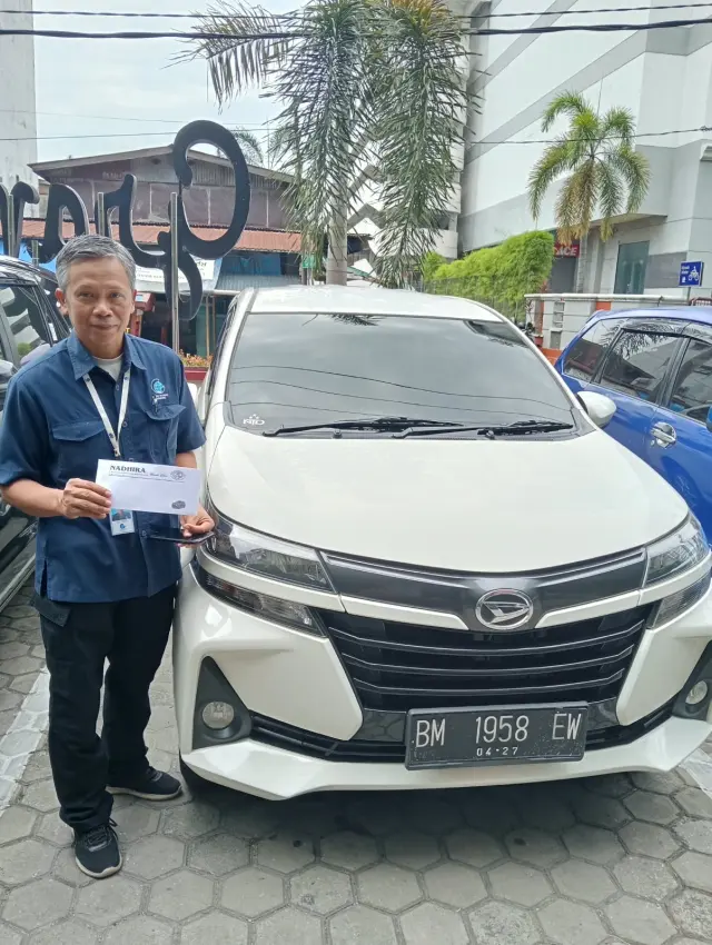 Serah terima Daihatsu Xenia kepada pelanggan Nadhira Rental Mobil Pekanbaru