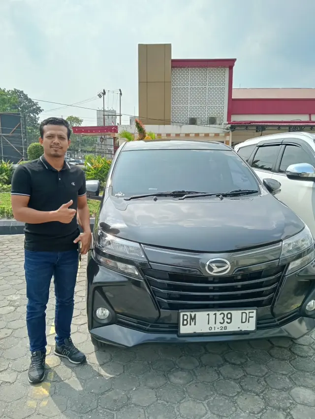 Serah terima Daihatsu Xenia kepada pelanggan Nadhira Rental Mobil Pekanbaru