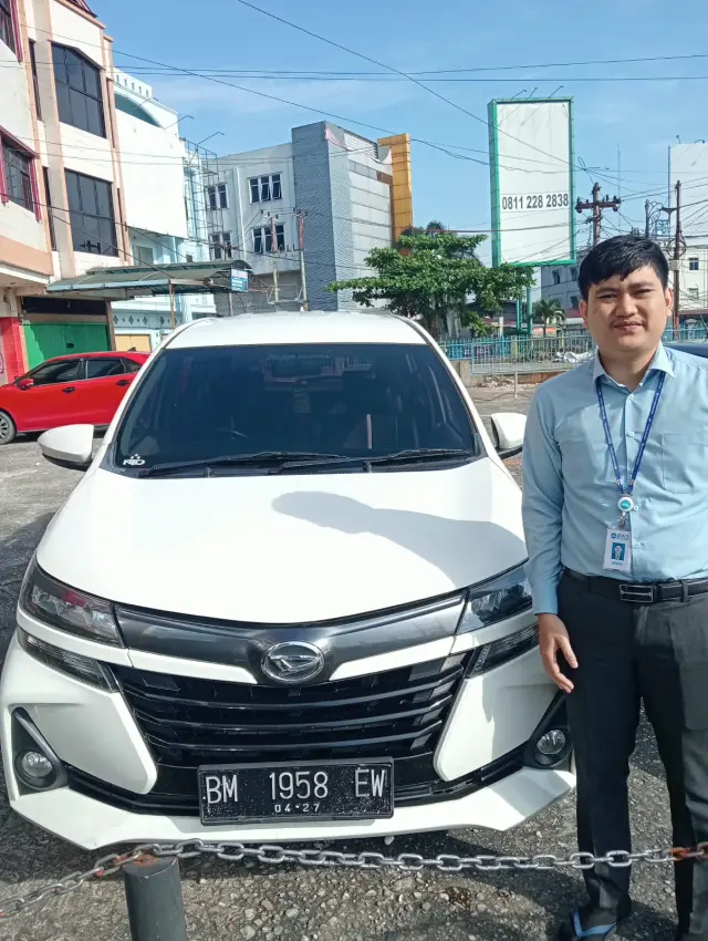 Serah terima Daihatsu Xenia kepada pelanggan Nadhira Rental Mobil Pekanbaru