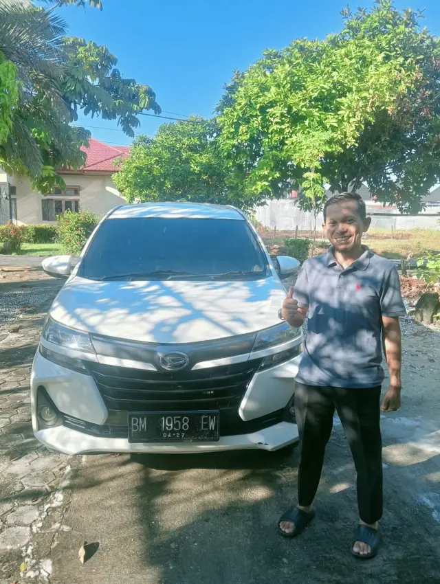 Serah terima Daihatsu Xenia kepada pelanggan Nadhira Rental Mobil Pekanbaru