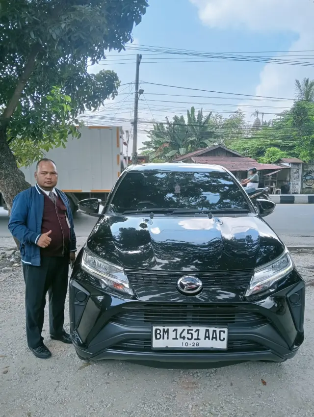 Serah terima Daihatsu Terios kepada pelanggan Nadhira Rental Mobil Pekanbaru