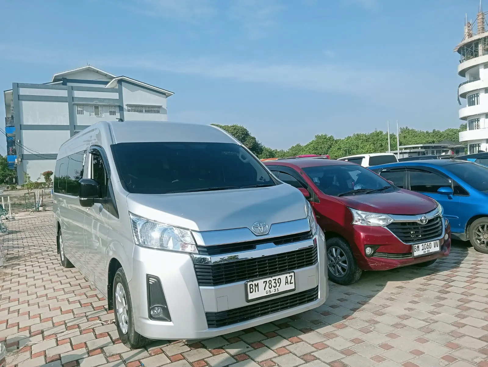 Toyota Hiace Premio — unit Nadhira Rental Mobil Pekanbaru